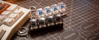 LED Keyboard Key Chain Fidget Toy for Fidget Clicker Decompression Keychains Stress Relief Gadget Interesting Pendant